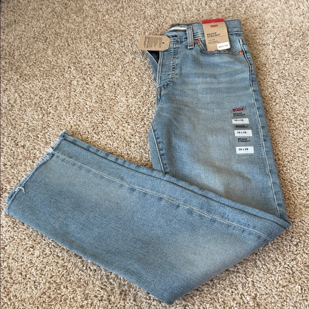 Levi's Women’s Light Blue Straight Jeans- Wedgie straight! Size 26x28 - Picture 5 of 11